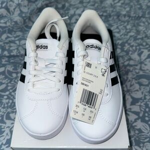 Adidas Sneakers